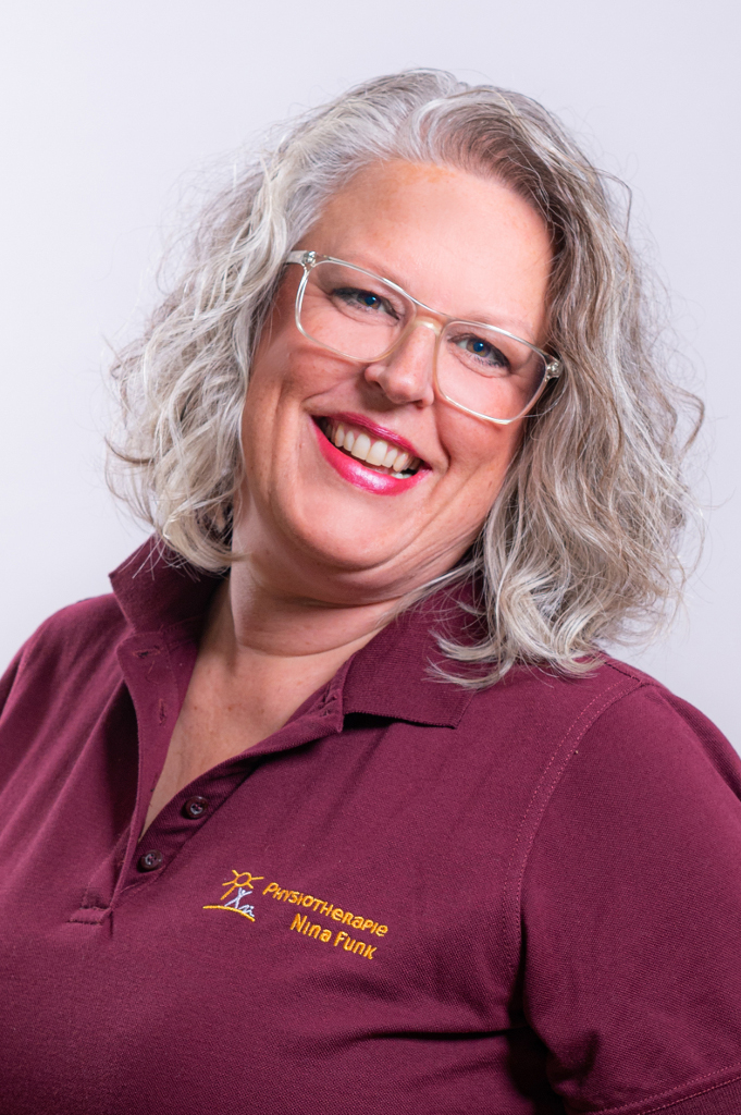 Portr&auml;t der Physiotherapeutin Nina Funk in Flensburg in moderner Praxis f&uuml;r individuelle physiotherapeutische Behandlungen und pers&ouml;nliche Betreuung.